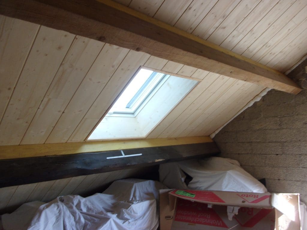 Isolation avec panneaux et finitions intérieures bois